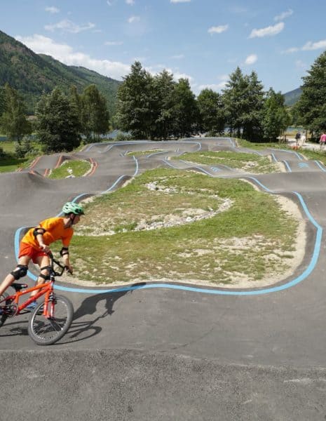 enfant vélo pumptrack